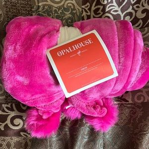 Hot pink blanket/throw NWT